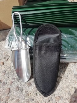 Sammenleggbar handspade. Perfekt å ha med seg i beltet eller lomma og dermed alltid tilgjengelig